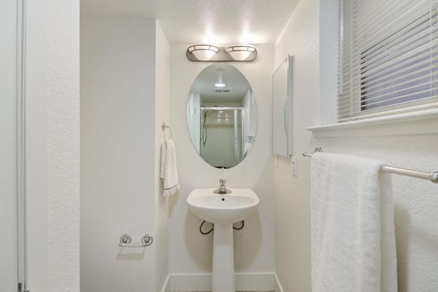 243 Mcdowell Ln, West Sacramento, CA 95605