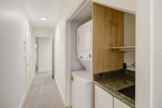 243 Mcdowell Ln, West Sacramento, CA 95605