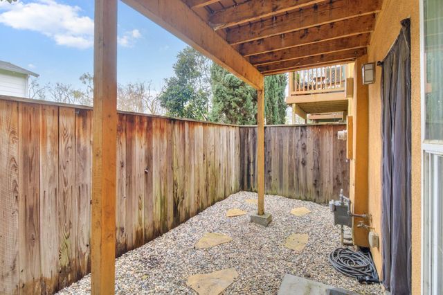 243 Mcdowell Ln, West Sacramento, CA 95605