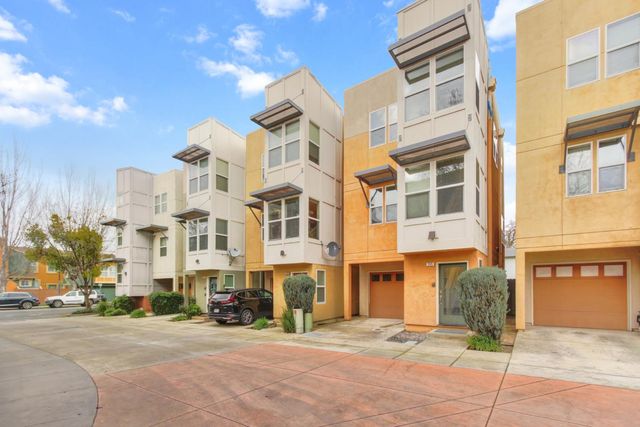 243 Mcdowell Ln, West Sacramento, CA 95605