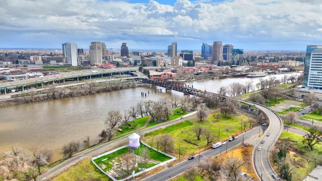 243 Mcdowell Ln, West Sacramento, CA 95605