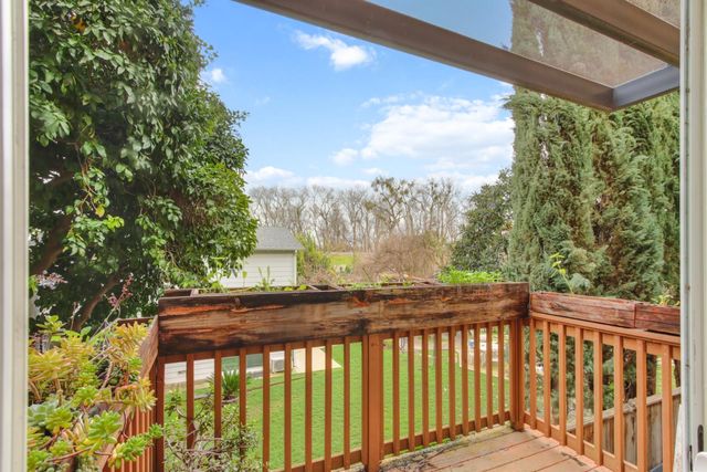 243 Mcdowell Ln, West Sacramento, CA 95605