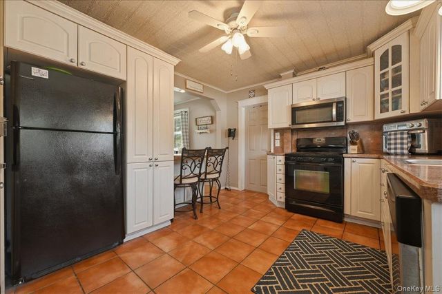 197 S 4th Street, Lindenhurst, NY 11757