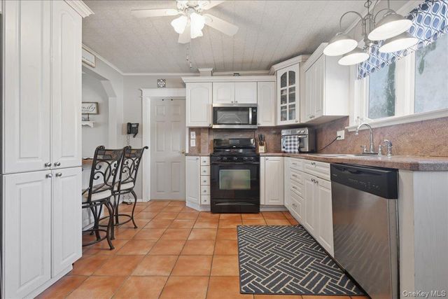 197 S 4th Street, Lindenhurst, NY 11757