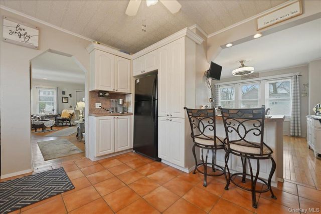 197 S 4th Street, Lindenhurst, NY 11757