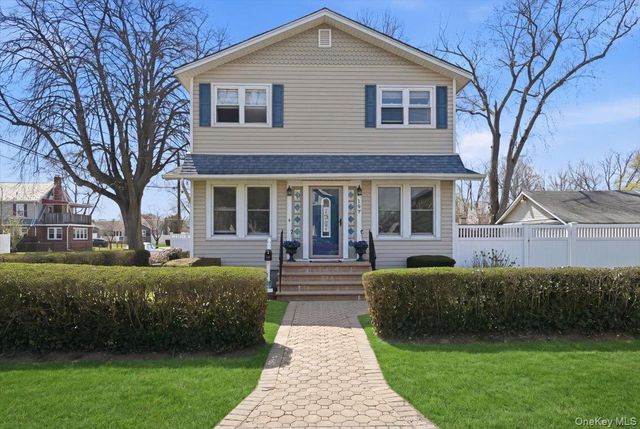 197 S 4th Street, Lindenhurst, NY 11757