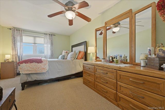 197 S 4th Street, Lindenhurst, NY 11757