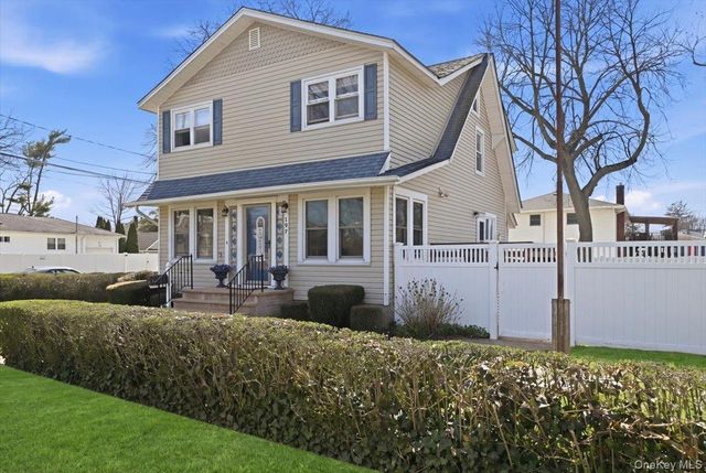 197 S 4th Street, Lindenhurst, NY 11757