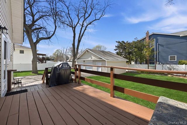 197 S 4th Street, Lindenhurst, NY 11757