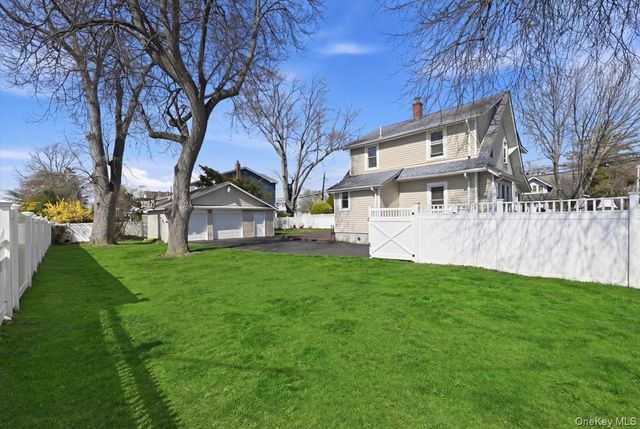 197 S 4th Street, Lindenhurst, NY 11757