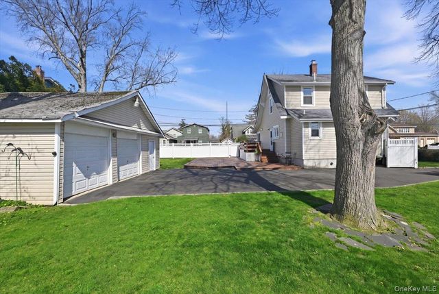 197 S 4th Street, Lindenhurst, NY 11757