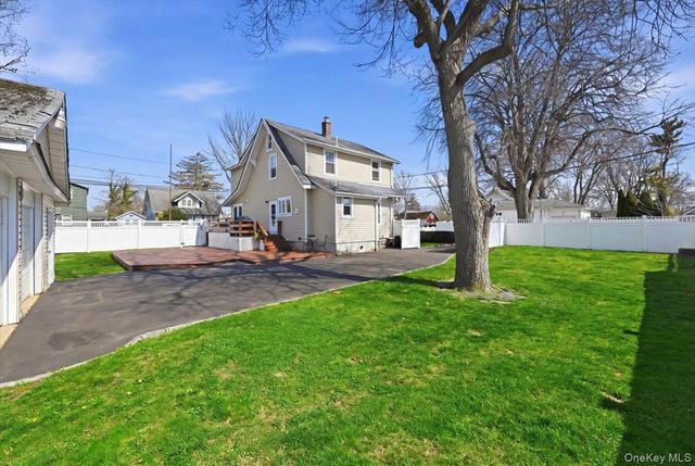 197 S 4th Street, Lindenhurst, NY 11757