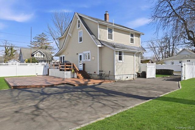 197 S 4th Street, Lindenhurst, NY 11757