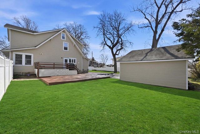 197 S 4th Street, Lindenhurst, NY 11757