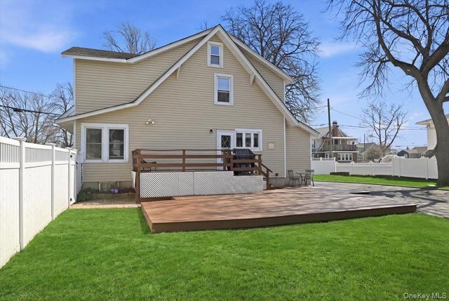 197 S 4th Street, Lindenhurst, NY 11757