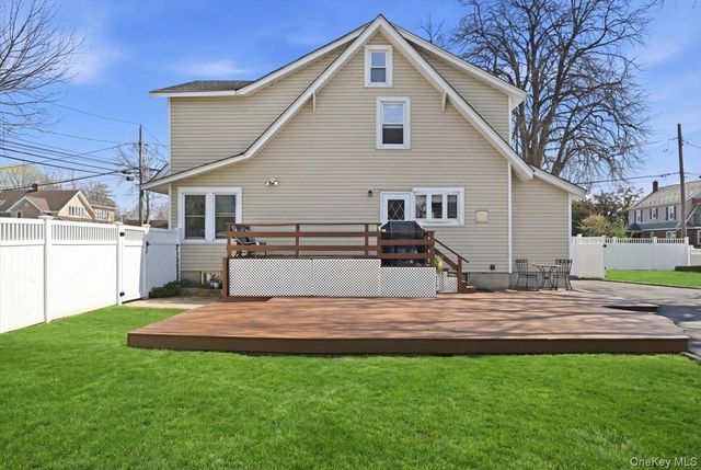 197 S 4th Street, Lindenhurst, NY 11757