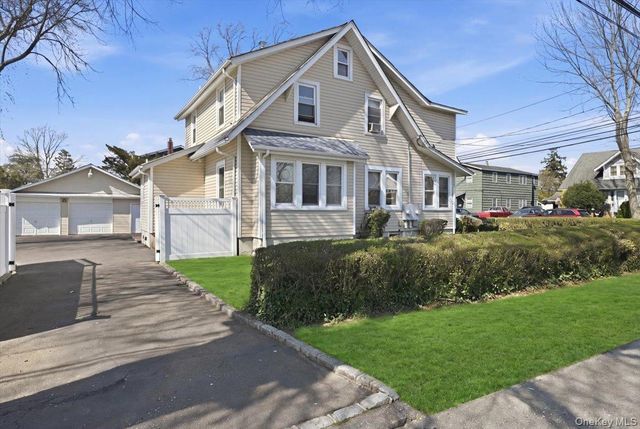 197 S 4th Street, Lindenhurst, NY 11757