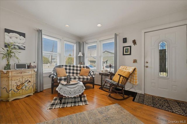 197 S 4th Street, Lindenhurst, NY 11757