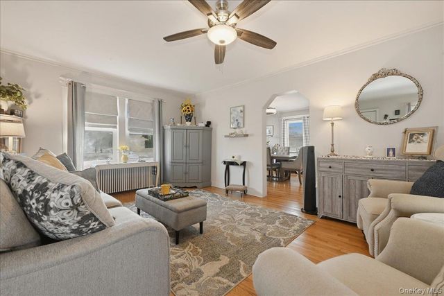 197 S 4th Street, Lindenhurst, NY 11757