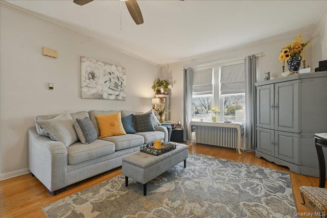 197 S 4th Street, Lindenhurst, NY 11757