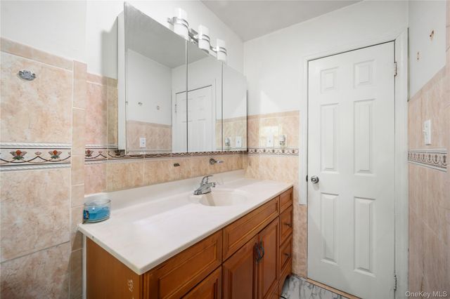 284 Baldwin Road, Hempstead, NY 11550