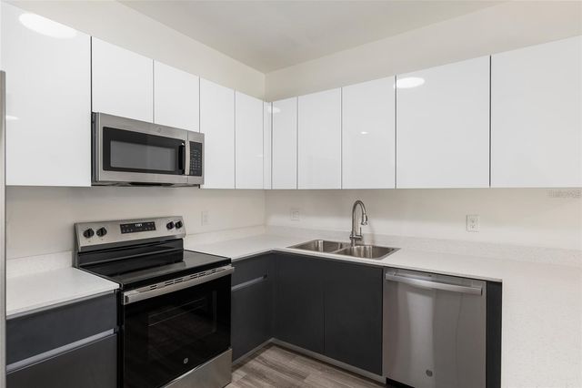 1581 NW 29TH ROAD 8, Gainesville, FL 32605