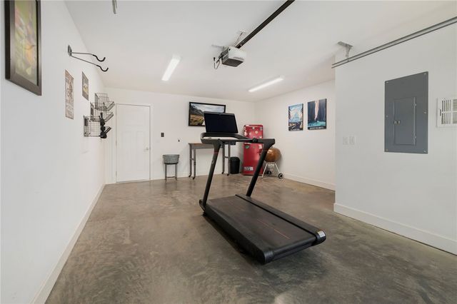 433 SW B Street, Bentonville, AR 72712