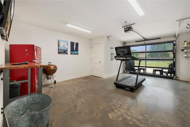 433 SW B Street, Bentonville, AR 72712