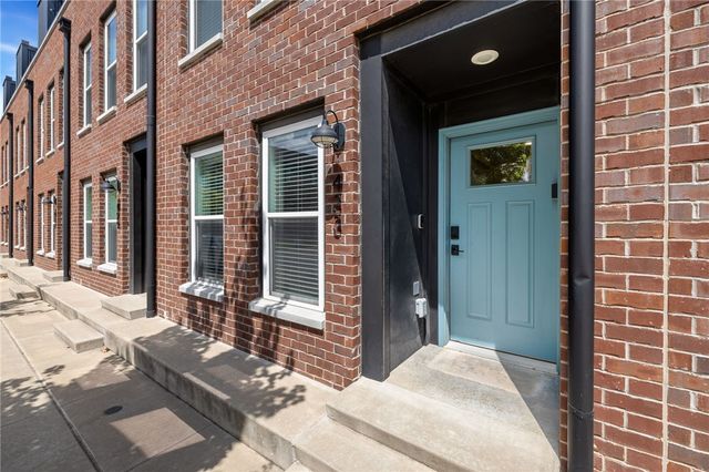 433 SW B Street, Bentonville, AR 72712