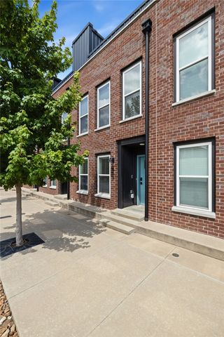 433 SW B Street, Bentonville, AR 72712