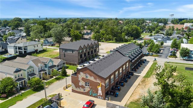 433 SW B Street, Bentonville, AR 72712