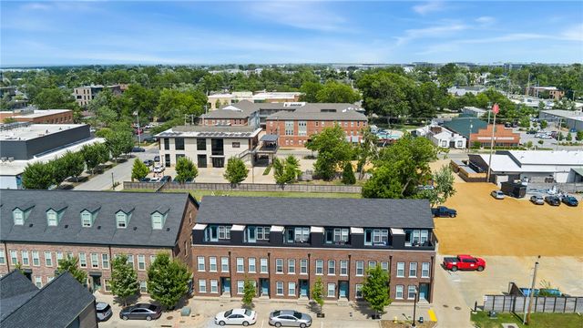 433 SW B Street, Bentonville, AR 72712
