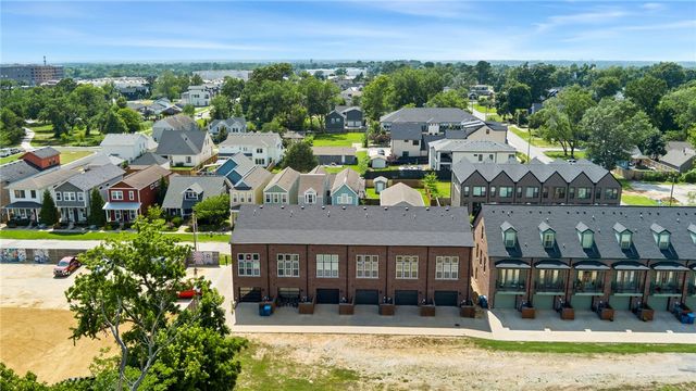 433 SW B Street, Bentonville, AR 72712