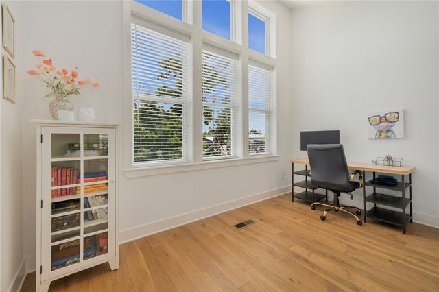 433 SW B Street, Bentonville, AR 72712
