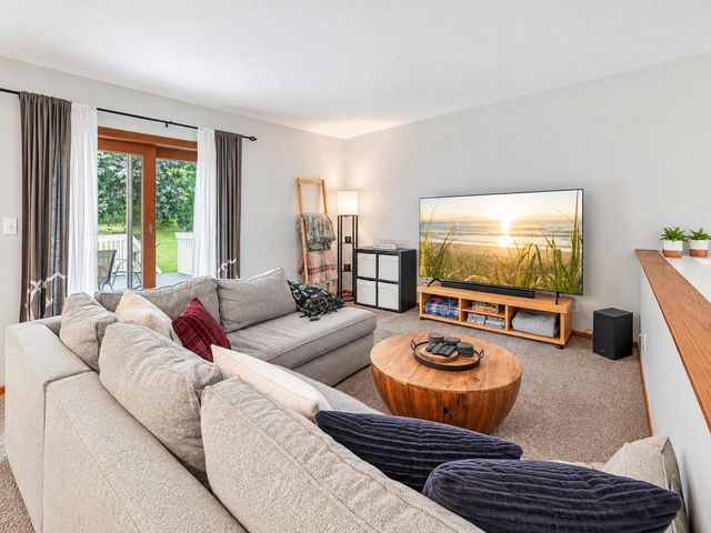 2530 N University DRIVE, Waukesha, WI 53188