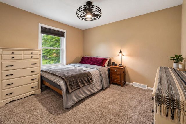 2530 N University DRIVE, Waukesha, WI 53188