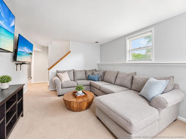 2530 N University DRIVE, Waukesha, WI 53188