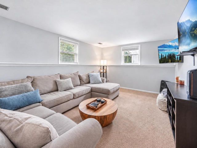 2530 N University DRIVE, Waukesha, WI 53188