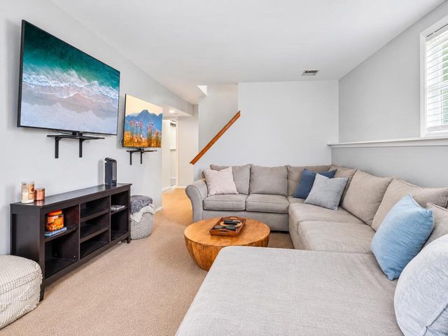 2530 N University DRIVE, Waukesha, WI 53188