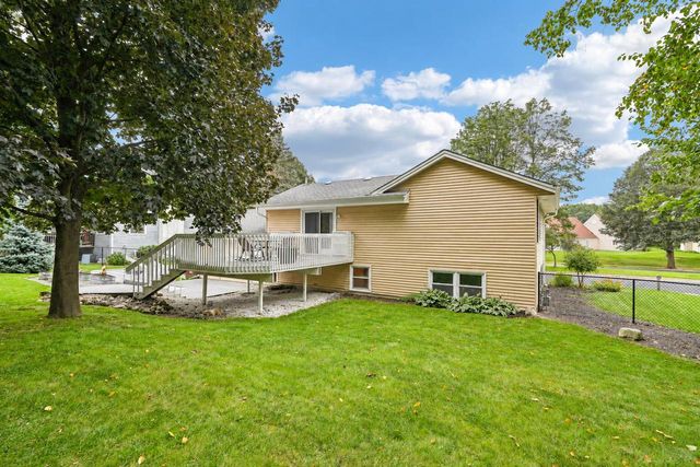 2530 N University DRIVE, Waukesha, WI 53188