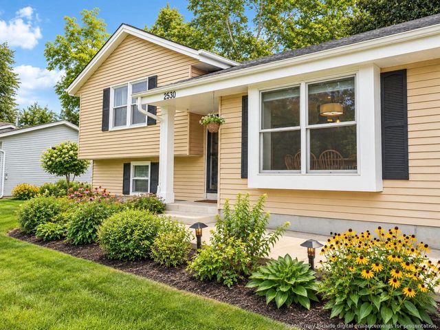 2530 N University DRIVE, Waukesha, WI 53188