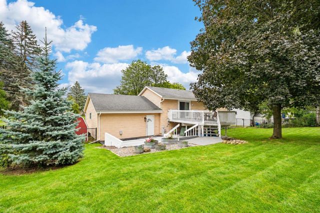 2530 N University DRIVE, Waukesha, WI 53188