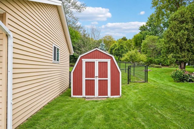 2530 N University DRIVE, Waukesha, WI 53188