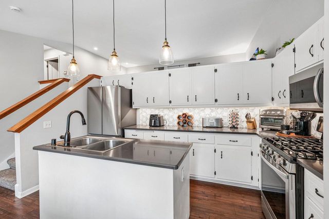 2530 N University DRIVE, Waukesha, WI 53188