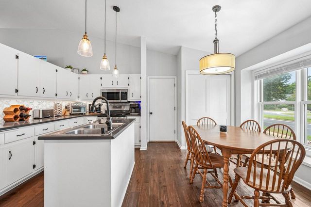2530 N University DRIVE, Waukesha, WI 53188
