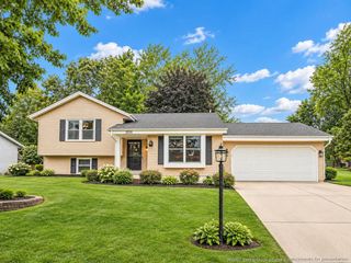2530 N University DRIVE, Waukesha, WI 53188