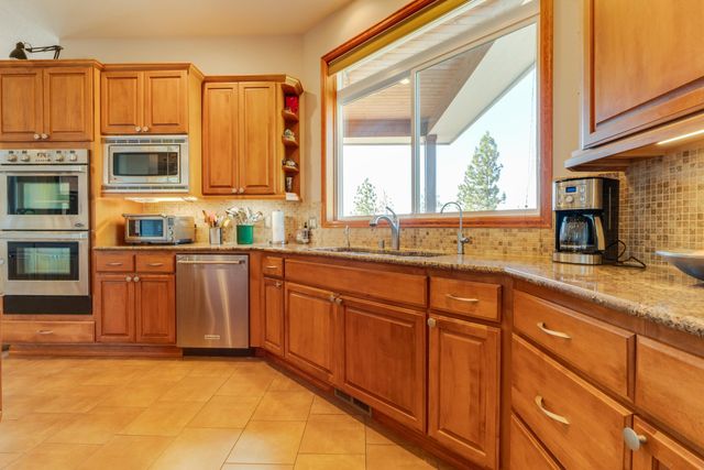 6708 E Matthew Ln, Chattaroy, WA 99003