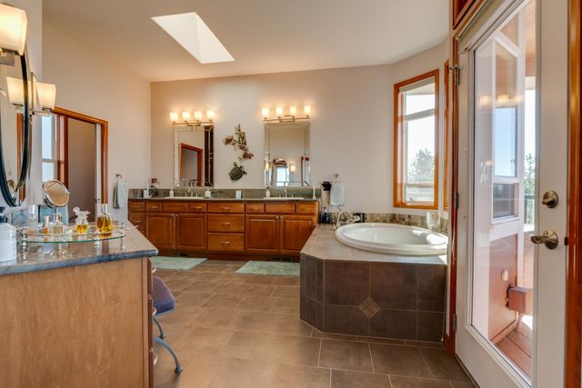 6708 E Matthew Ln, Chattaroy, WA 99003