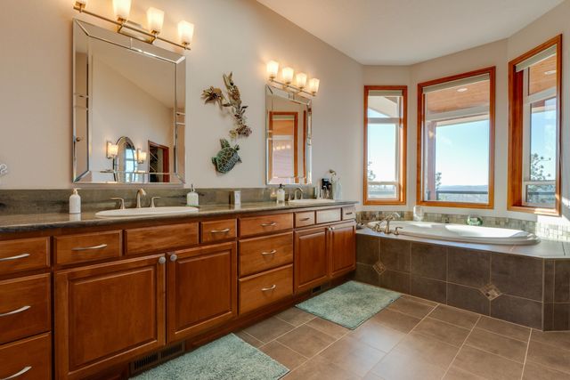 6708 E Matthew Ln, Chattaroy, WA 99003