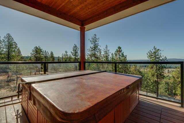 6708 E Matthew Ln, Chattaroy, WA 99003